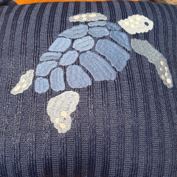 Vera Bradley Blue Sea Turtle Decorative Pillows NEW - Picture 6 of 14